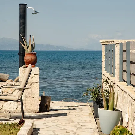 Sea Breeze Oasis בית נופש Mólos