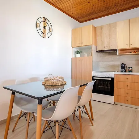 Sea Breeze Oasis בית נופש Mólos