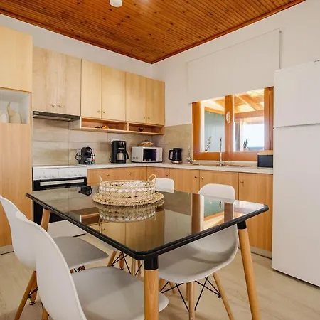 Sea Breeze Oasis בית נופש Mólos
