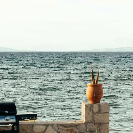 Sea Breeze Oasis Holiday home *