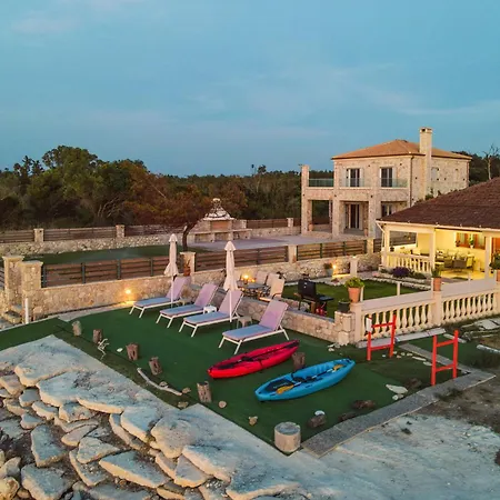 Sea Breeze Oasis Mólos
