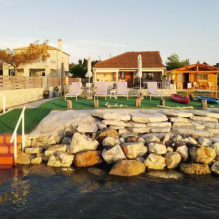 Sea Breeze Oasis Mólos